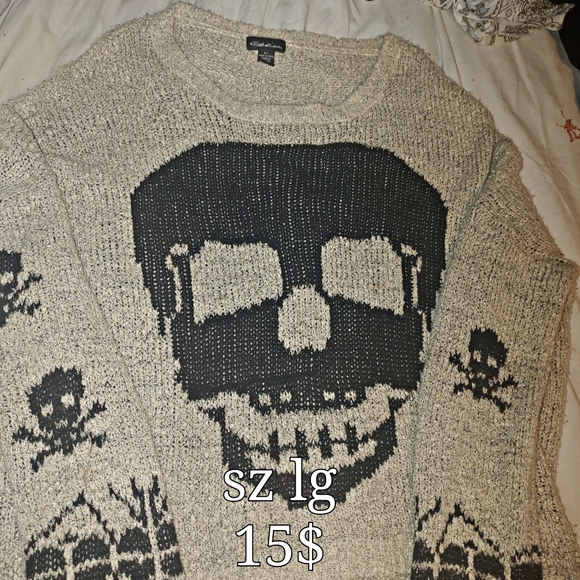 Skull sweater - Picture 1 of 2